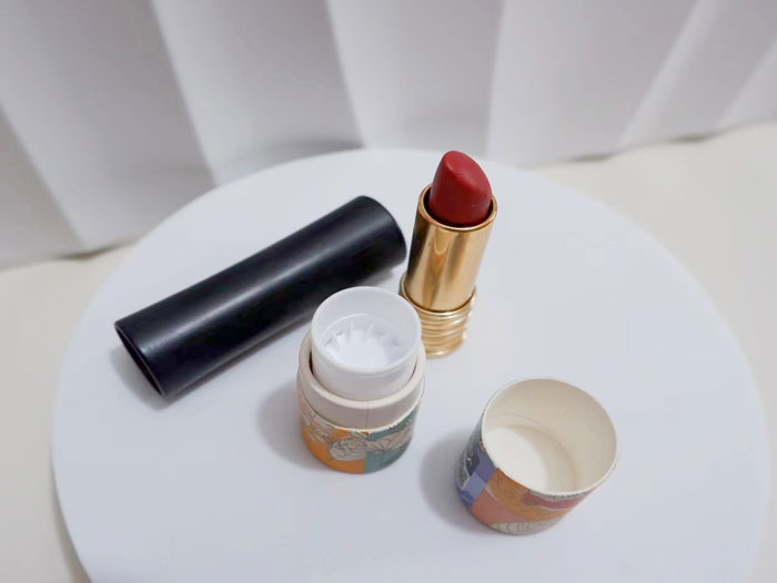 twist-up-cardboard-tube-for-lipstick